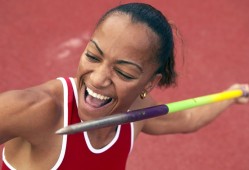 半岛真人-山东泰山首回合鏖战北京国安，李盈莹砍下6记关键球，全场沸腾